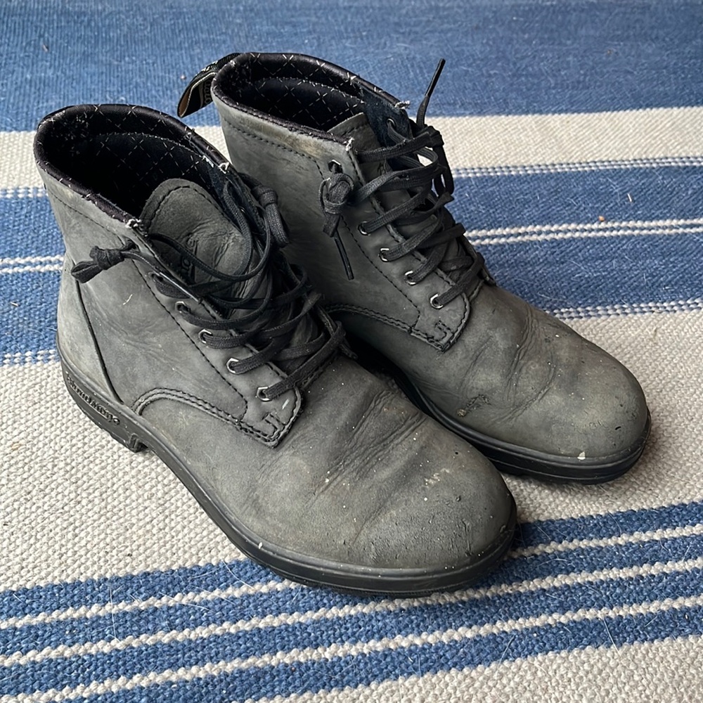 Blundstone original Lace Up Boots size 6